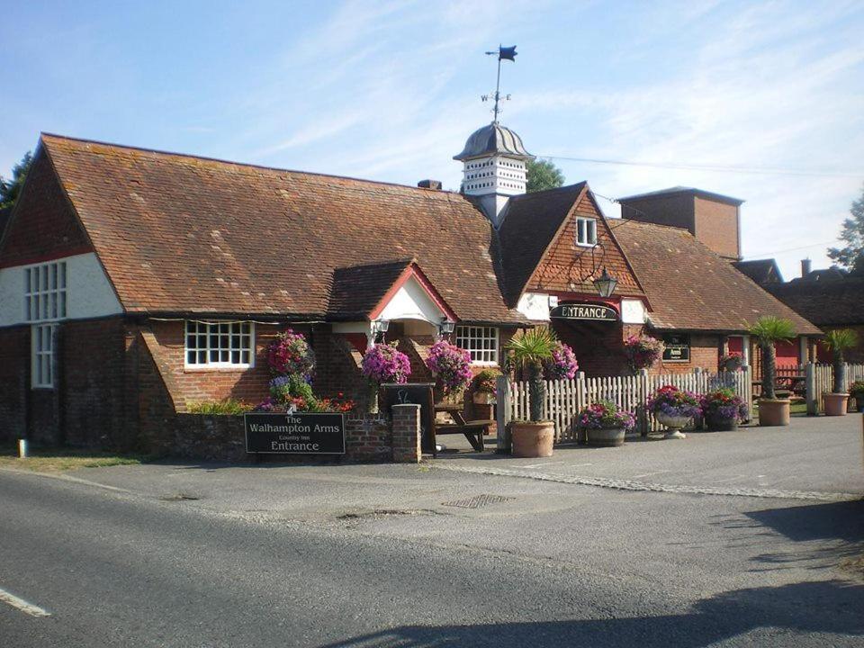 The Walhampton Arms Bed and Breakfast Lymington Buitenkant foto